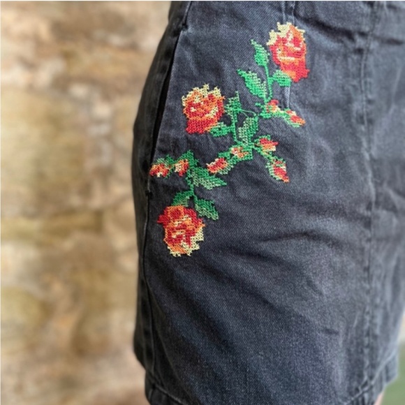 Topshop Moto Black Denim Rose Embroidered Skirt - Picture 3 of 6